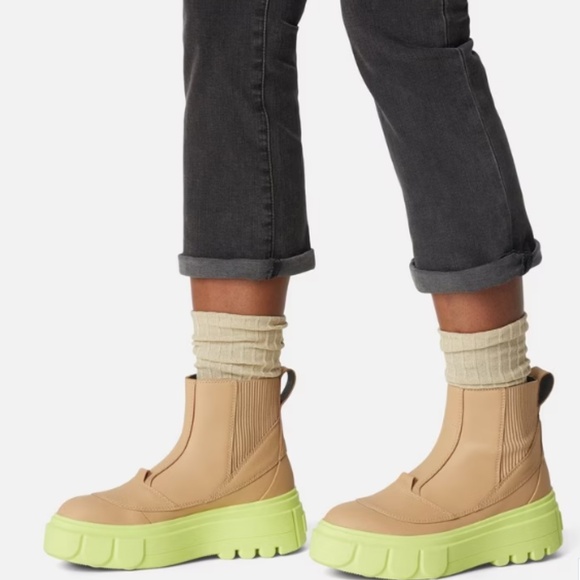 Sorel | Women's Caribou™ X Boot Lace Waterproof Boot - Picture 2 of 8